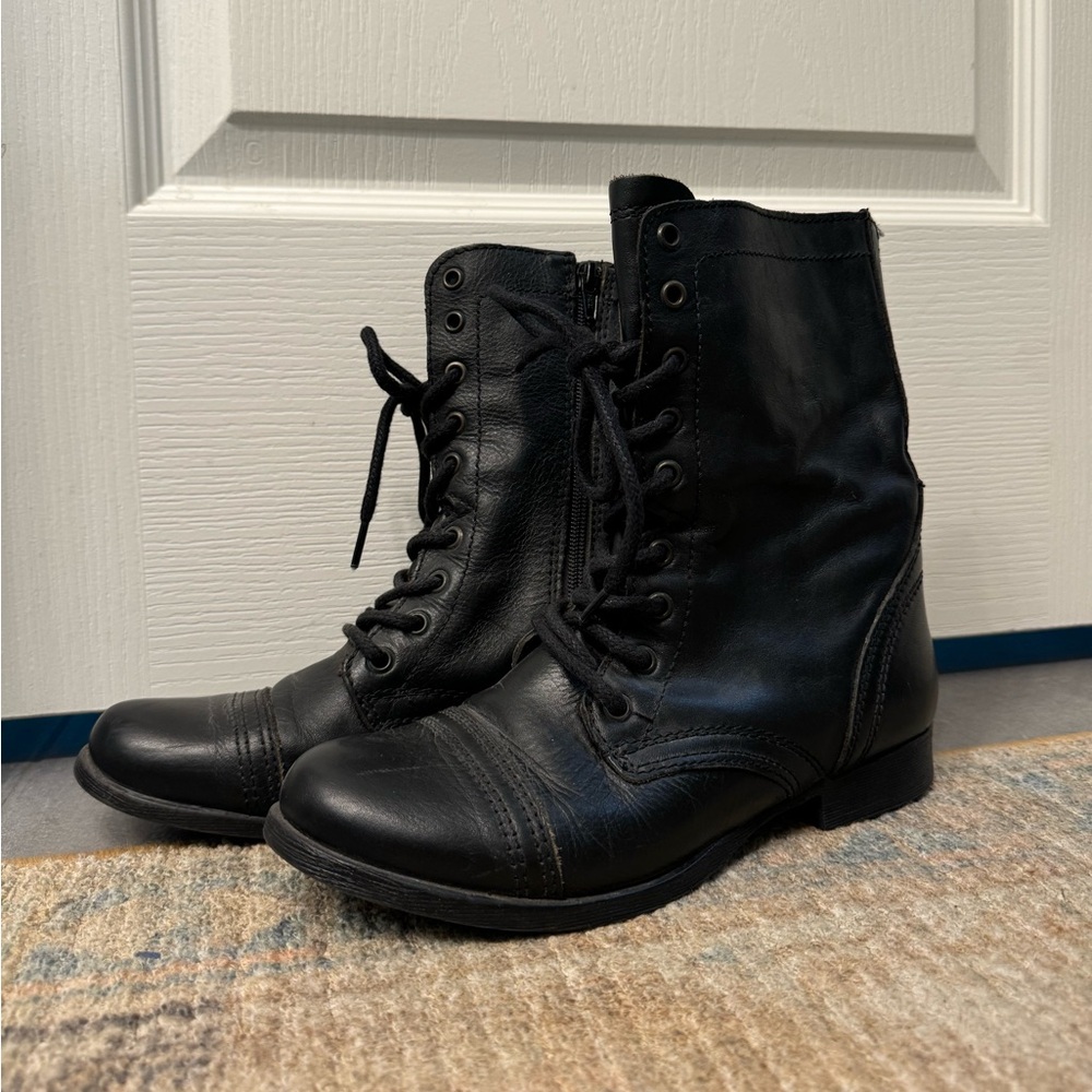 Steve Madden Troopa (size 8.5)